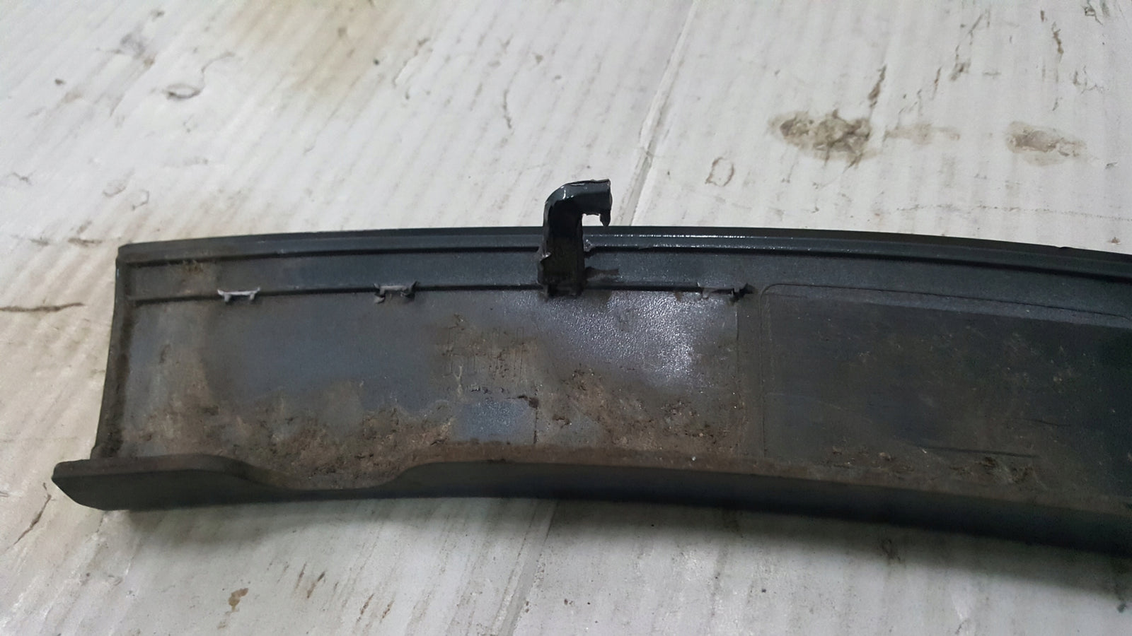 Listwa zderzaka przedniego prawa strona AUDI Q4 e-tron 89A853026F demontaż
