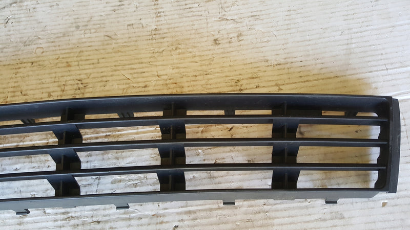 Środkowa kratka zderzaka przód AUDI A4 8D0807683AA