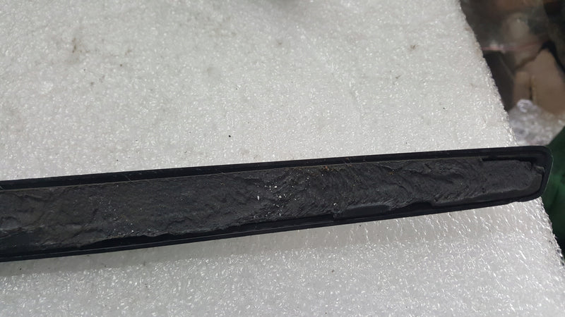 Listwy klapy bagażnika lewa + prawa strona SKODA KAROQ 57A827931 57A827932