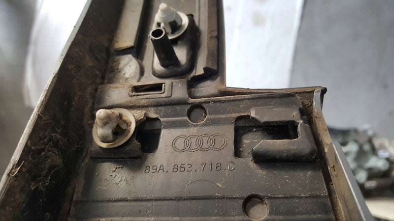 Listwa błotnika prawy przód AUDI Q4 e-tron 89A853718C demontaż