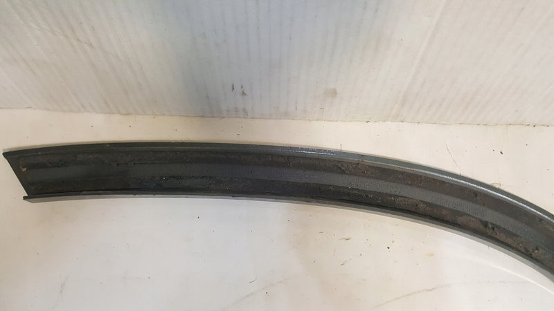 Listwa błotnika prawy przód SEAT ATECA 575854820H demontaż