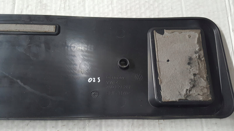 Podkładka tablicy VW SHARAN 7N0827287 demontaż