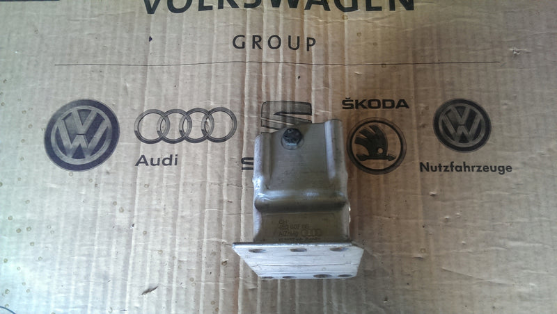Mocowanie belki LE przód AUDI A8 D3 4E0807115