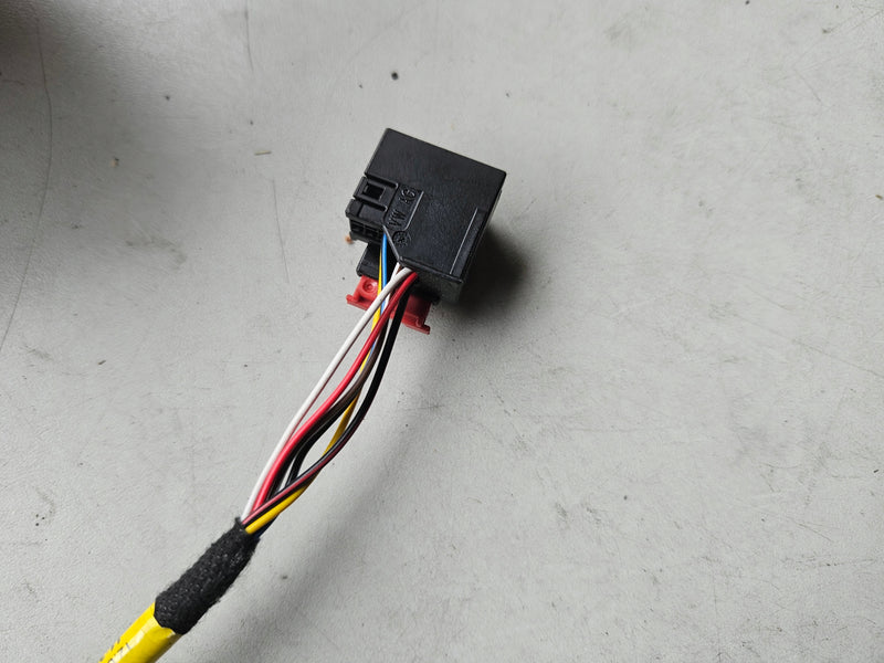 Pr Lusterko zewn AUDI Q2 81B857410 6 pin IDEAŁ