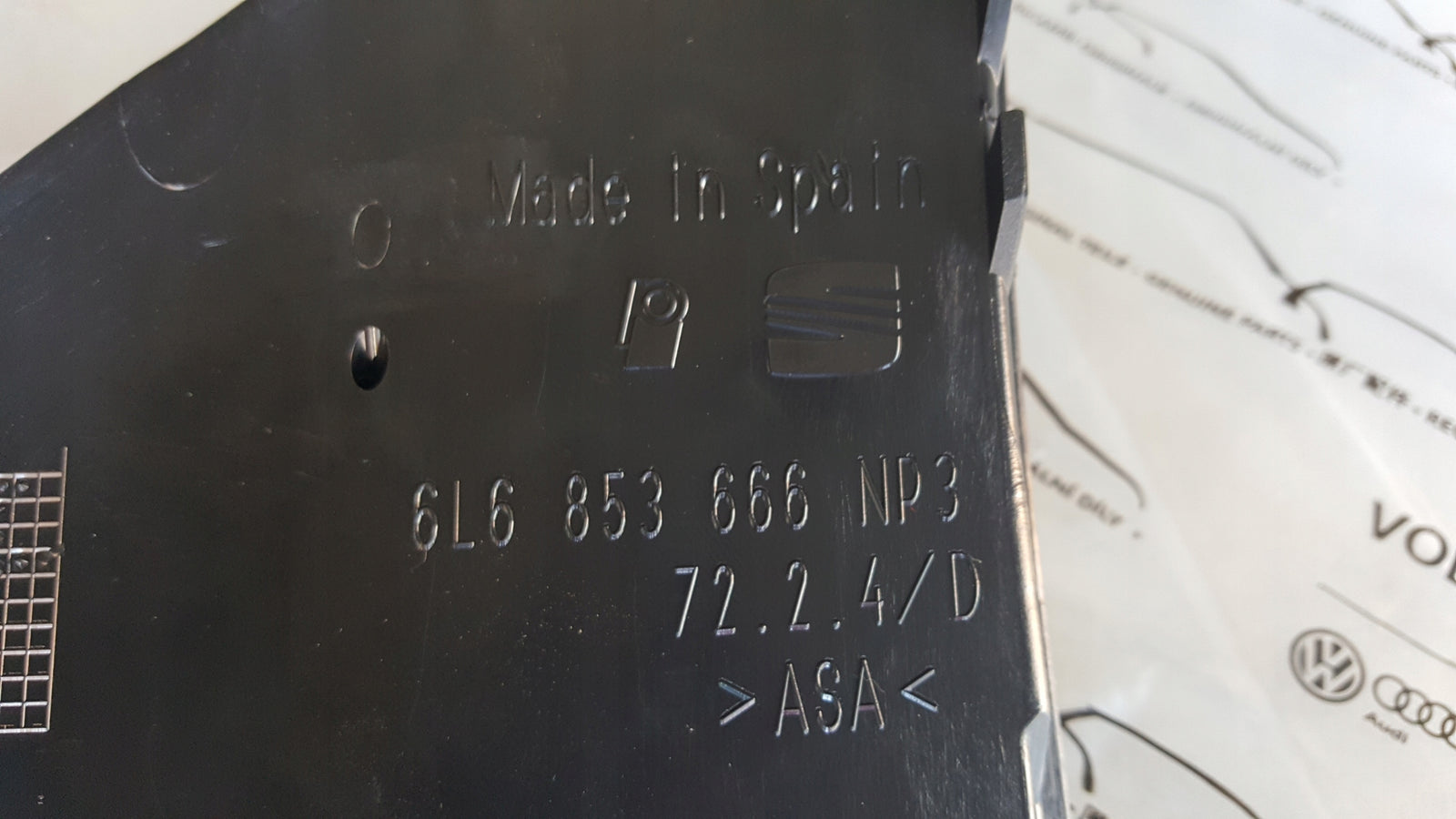 Kratka zderzaka prawy przód SEAT IBIZA 6L6853666