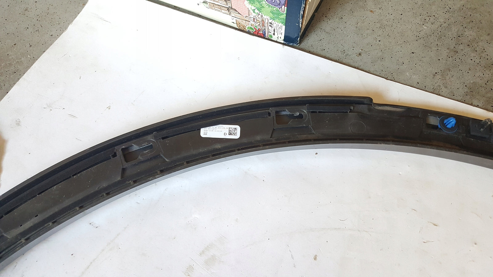 Listwa błotnika prawy tył AUDI Q5 80A853818A demontaż