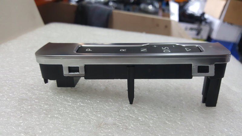 Panel wyświetlacz zmiany biegów AUDI A3 RS3 8V1713463A demontaż