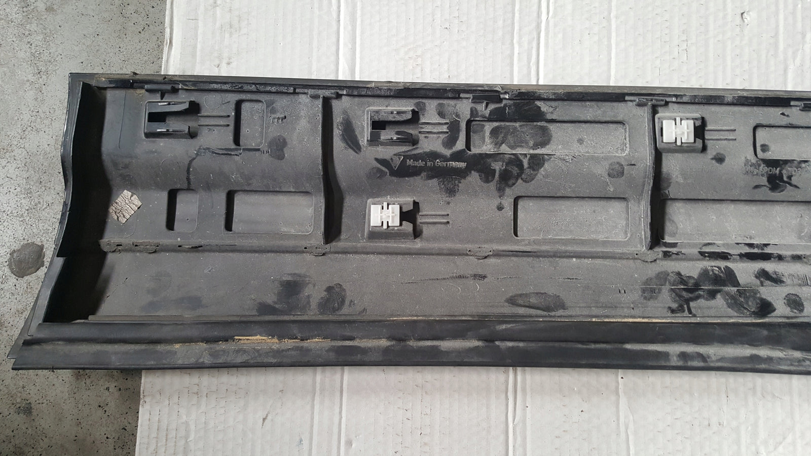 Listwa drzwi lewy przód PORSCHE CAYENNE 7P5837787Q
