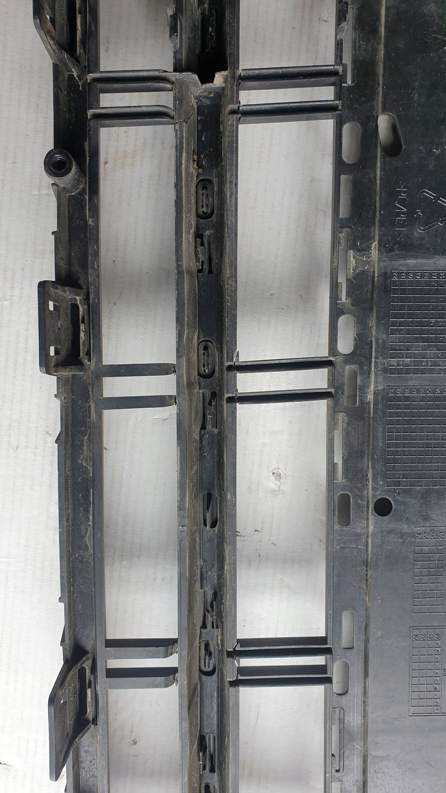 Atrapa gril Audi A6 4G0853653T SCHWARZ COMPETITION