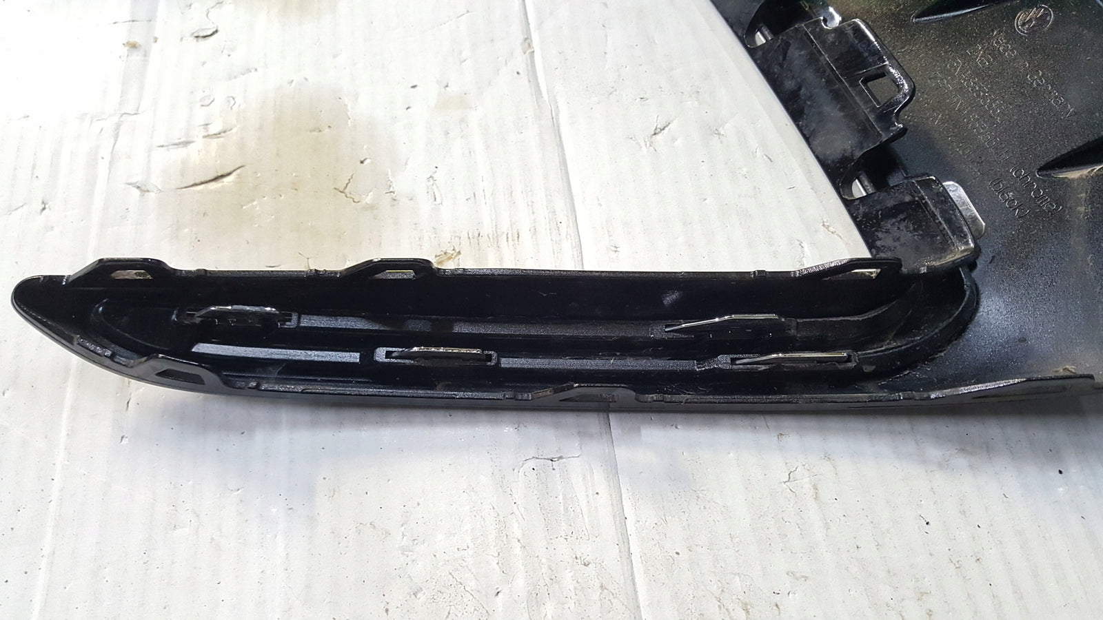 Kratka zderzaka prawy przód VW TIGUAN R-LINE 5NA853666J demontaż