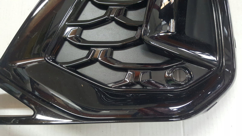 Kratka zderzaka lewy przód AUDI Q7 4M0807681AP demontaż