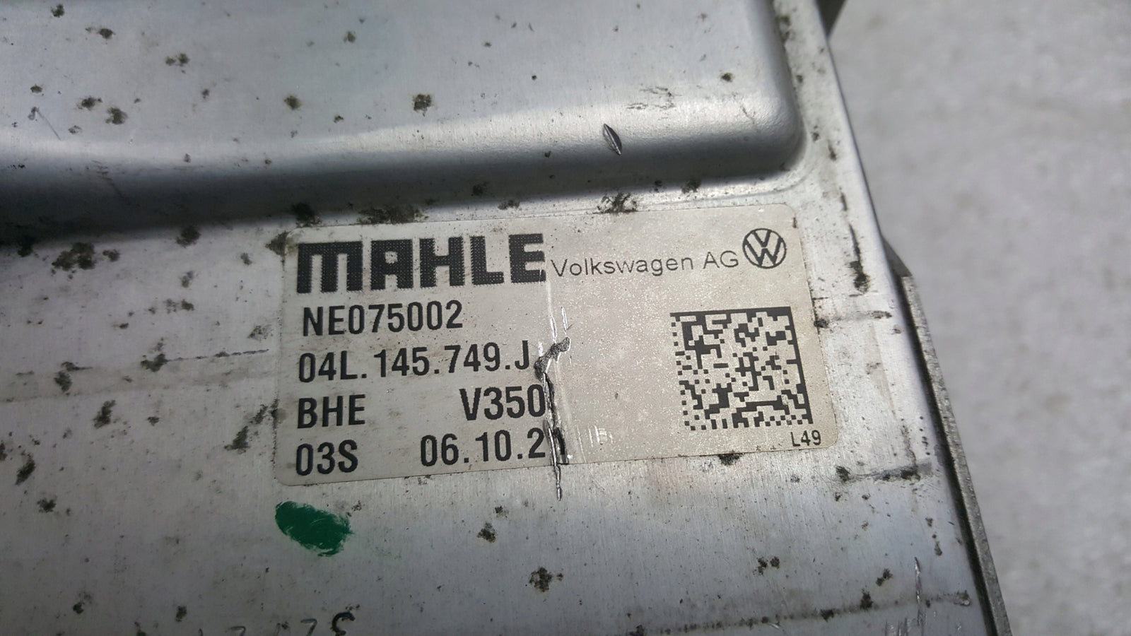 Chłodnica intercooler VW T6 -- CRAFTER 04L145749J demontaż