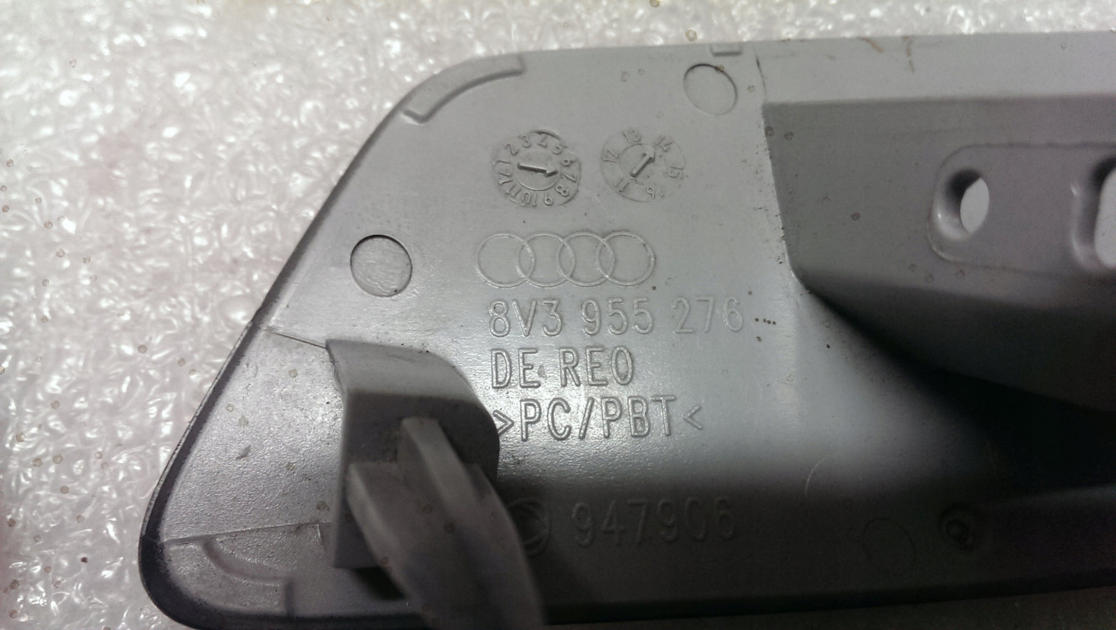 Zaślepki spryskiwaczy LE+PR AUDI A3 8V3955275 276