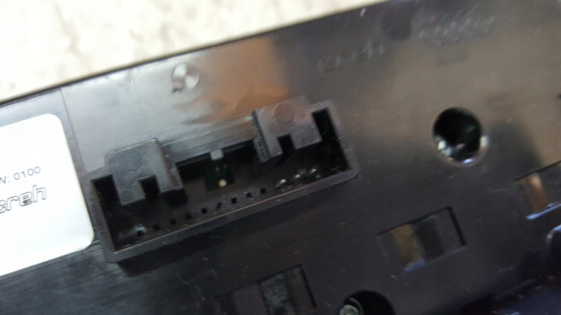 Panel klimatyzacji AUDI Q4 89A820043A demontaż