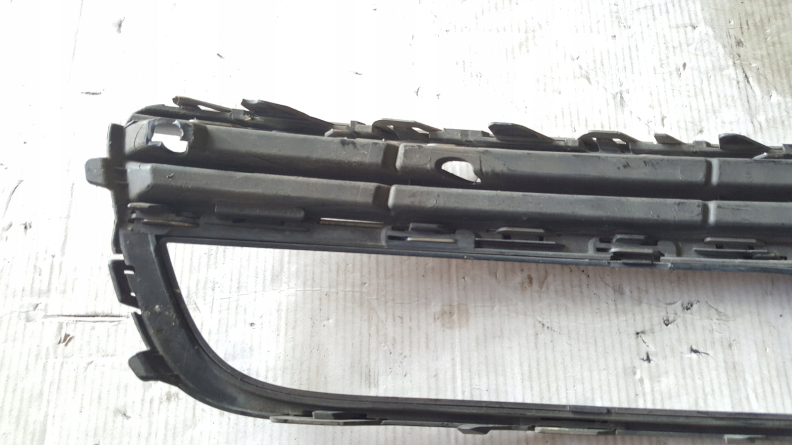 Kratka zderzaka prawy przód VW PASSAT B7 3AA853666A