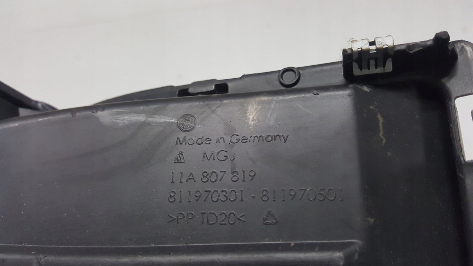 Kratka zderzaka lewy przód VW ID.4 11A807819 demontaż