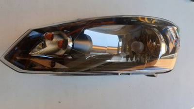 le reflektor Vw POLO 6R1941015E 2013r DEMONTAŻ