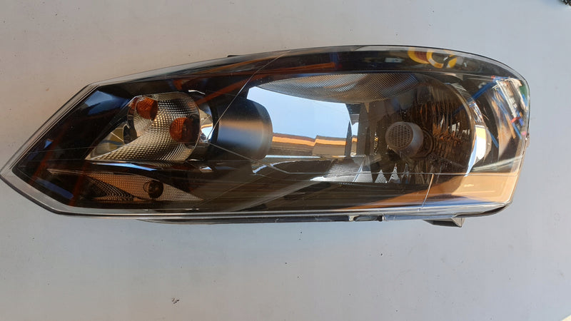 le reflektor Vw POLO 6R1941015E 2013r DEMONTAŻ