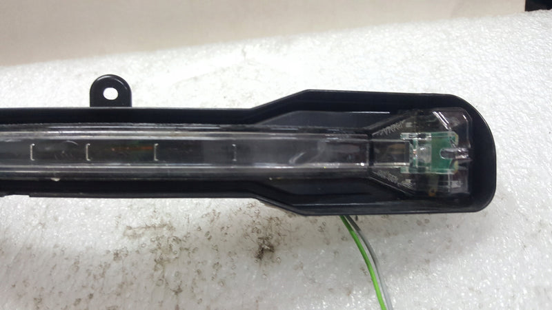 Kierunkowskaz lusterka zewnętrznego prawa strona AUDI Q7 Q5 4L0949102A