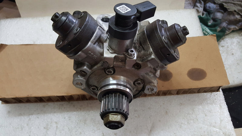 Pompa wtryskowa 3.0 TDI --VW AUDI 059130755DB demontaż