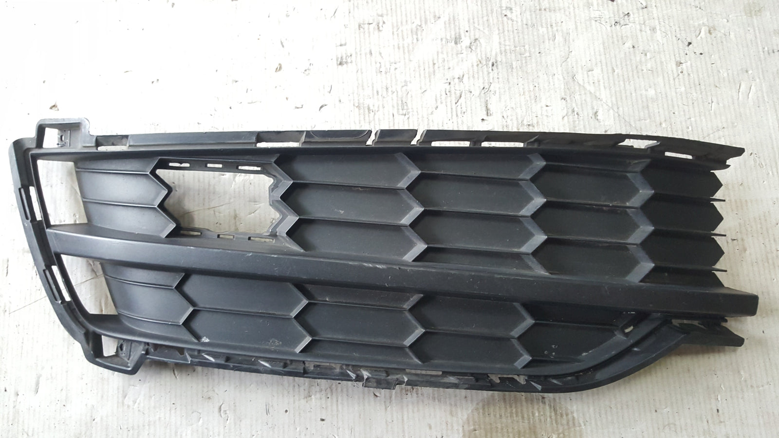 Kratka zderzaka lewy przód SKODA KAROQ 57A807367