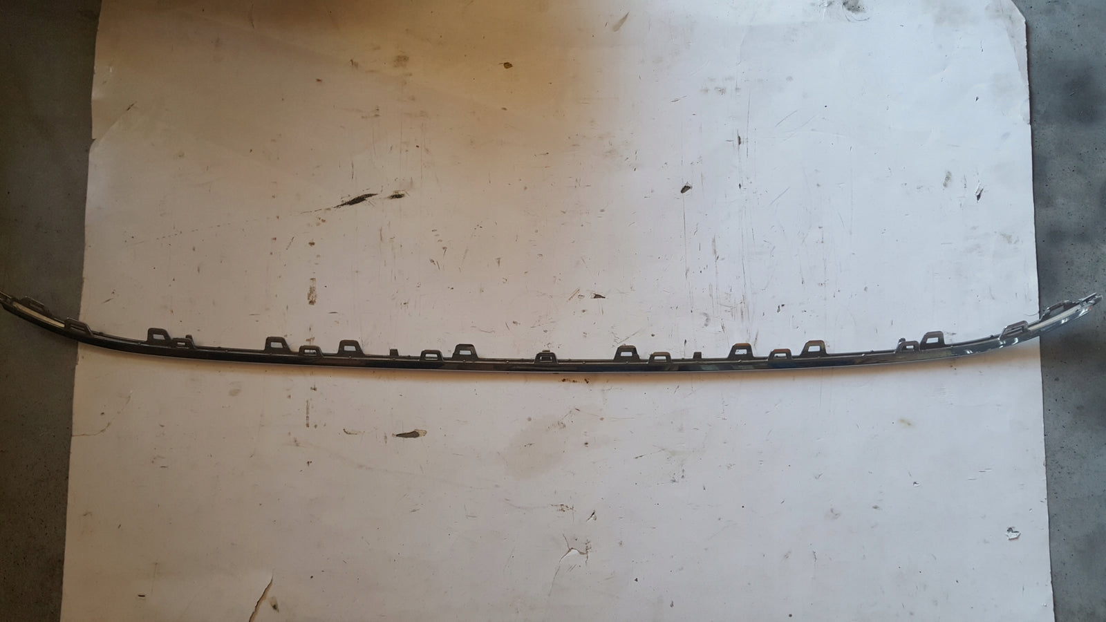 Środkowa listwa zderzaka przedniego VW PASSAT B8 3G0853245 DEMONTAŻ