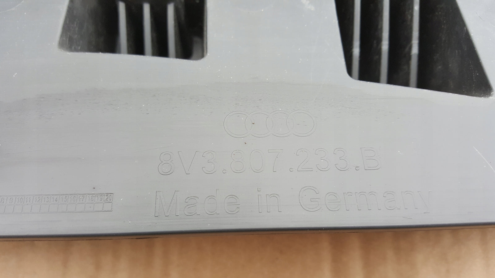 AUDI A3 8V 2012>- SPOILER PŁYTA OSŁONA POD ZDERZAK PRZÓD PRZEDNI 8V3807233B