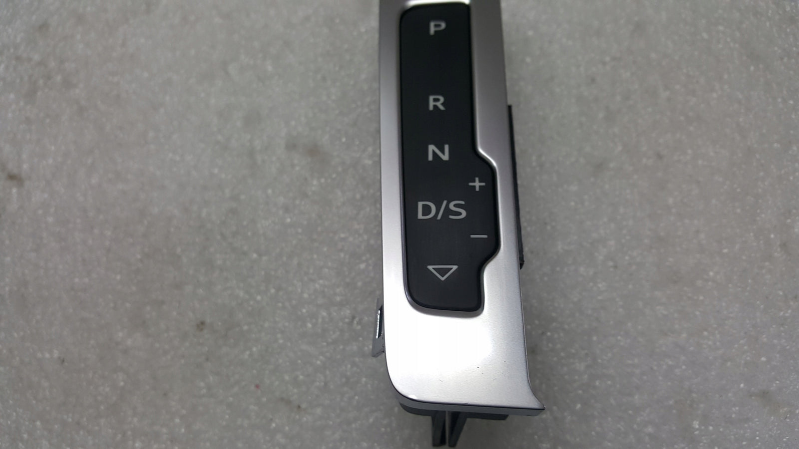 Panel wyświetlacz zmiany biegów AUDI A3 RS3 8V1713463A demontaż