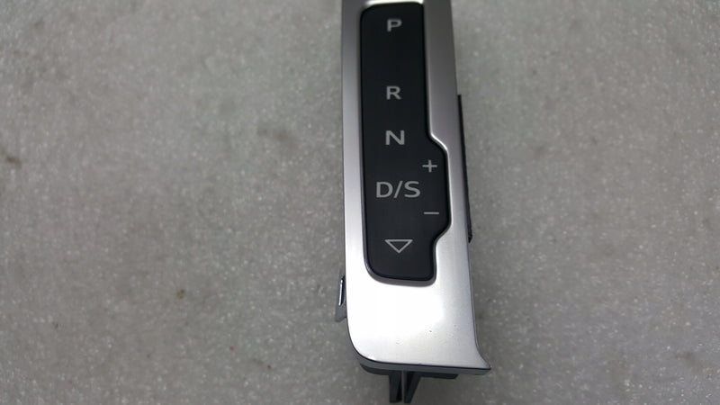 Panel wyświetlacz zmiany biegów AUDI A3 RS3 8V1713463A demontaż