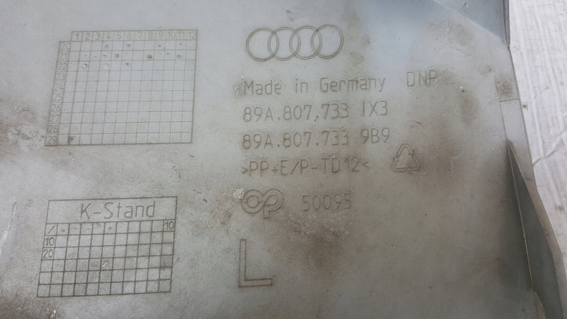 Dokładka spoiler zderzaka przedniego AUDI Q4 e-tron 89A807733 demontaż