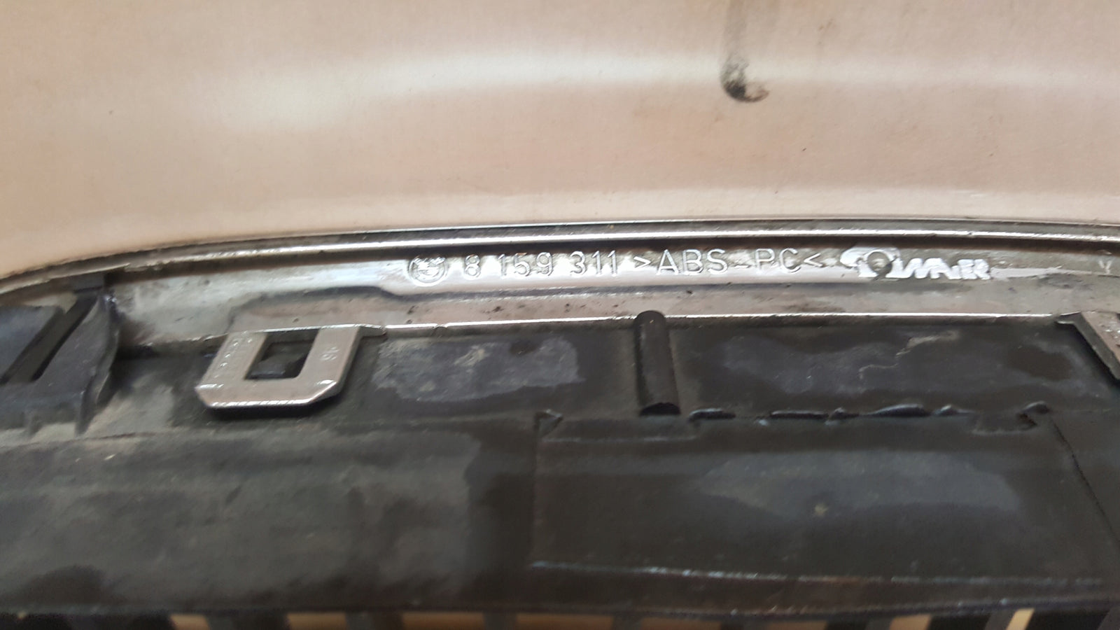 BMW E39 NERKA GRILL ATRAPA LEWA 8159311