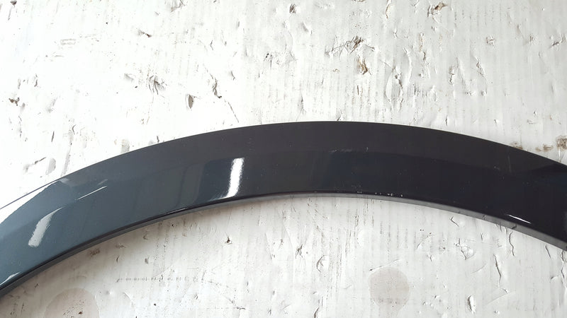 Listwa błotnika prawy tył AUDI Q2 81A853818A