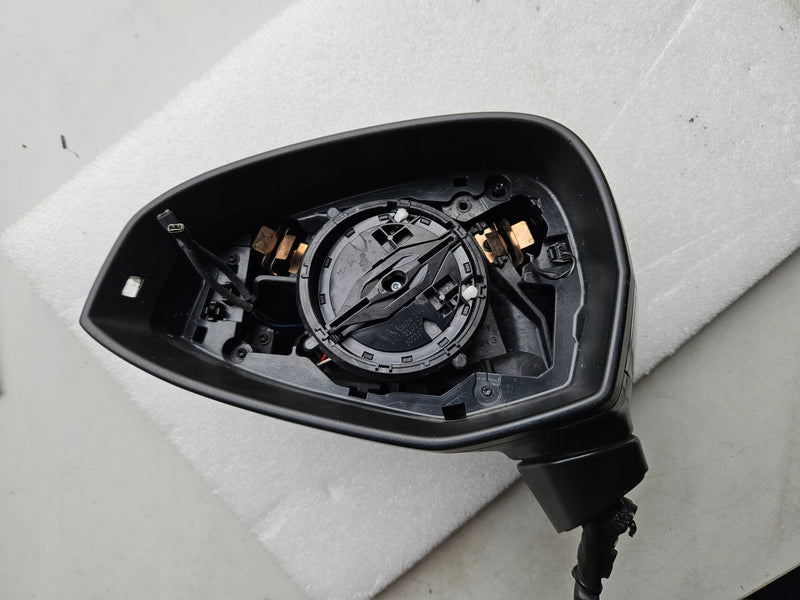 LE Lusterko zewn AUDI A4 8W1857409A 10 pin