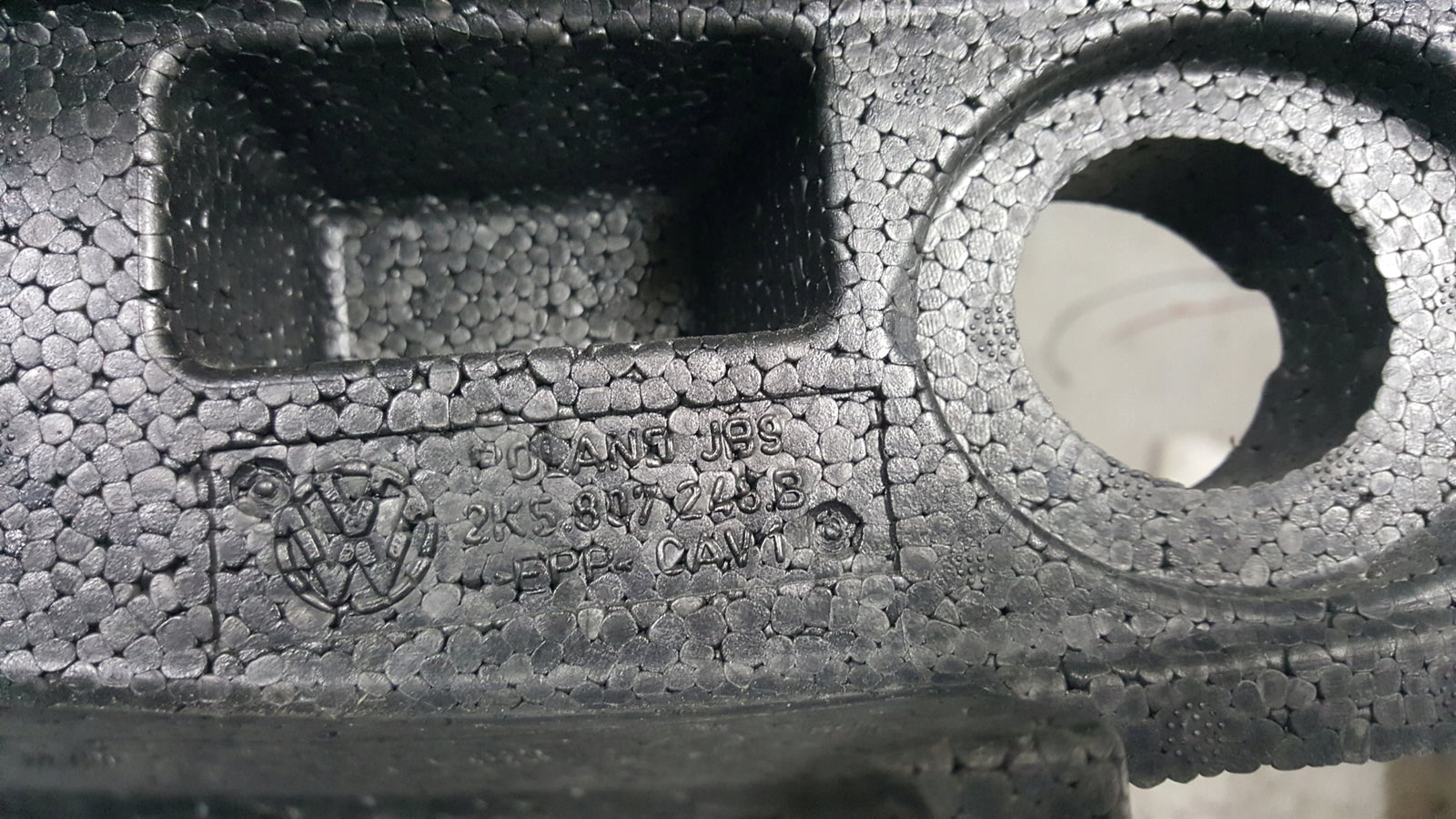 Absorber zderzaka przedniego VW CADDY 2K5807248B demontaż oryginał