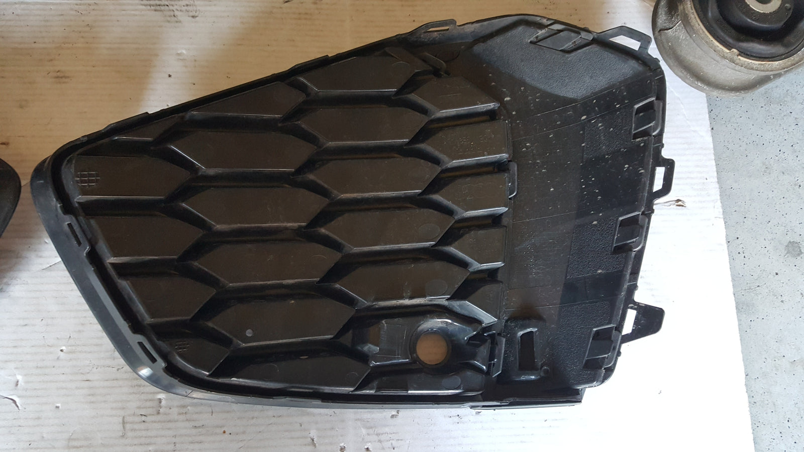 Kratki zderzaka przedniego AUDI A3 8Y0807681B/682B