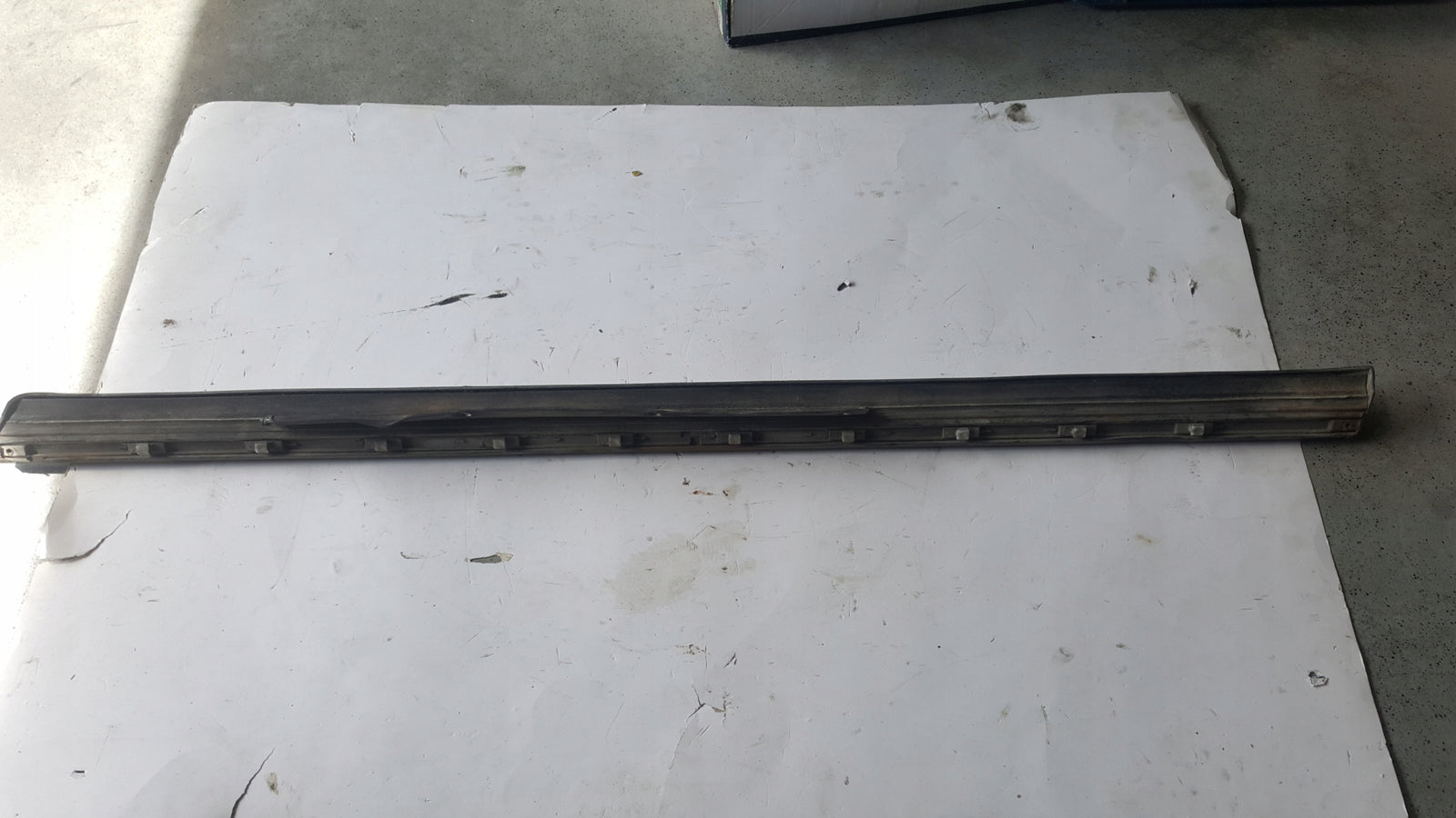 DOLNA LISTWA DRZWI PRAWA AUDI A6 C5 LIFT DEMONTAZ