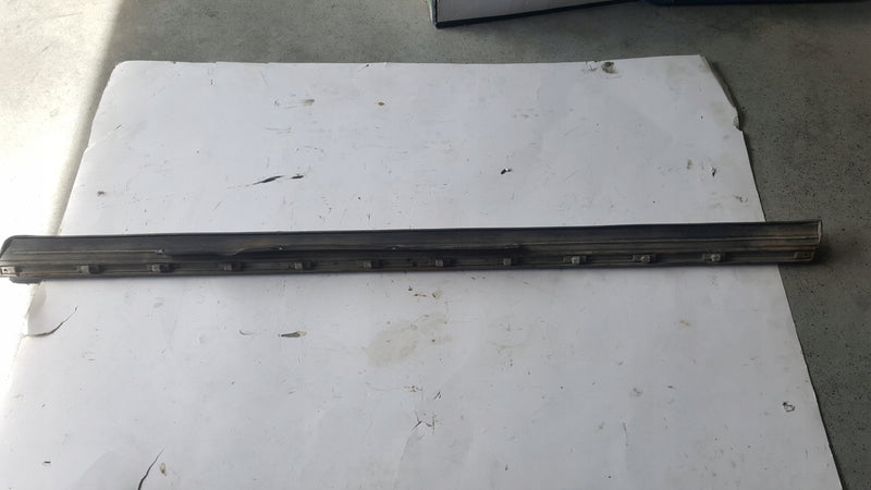 DOLNA LISTWA DRZWI PRAWA AUDI A6 C5 LIFT DEMONTAZ