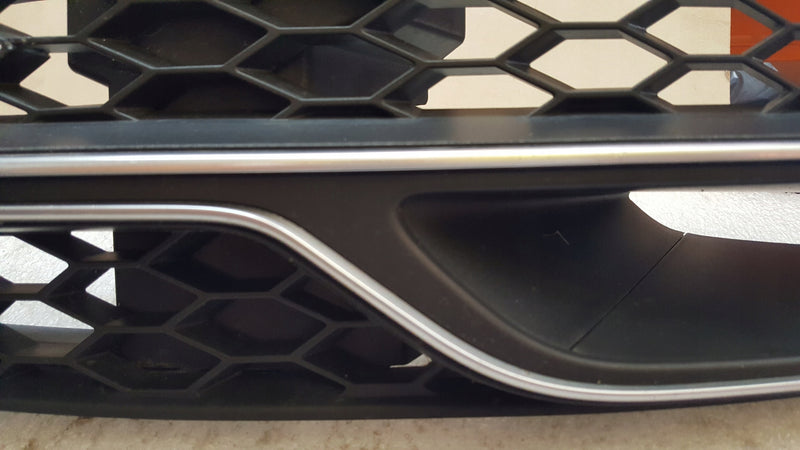 Kratka zderzaka prawy przód AUDI A3 S3 8V3807682L demontaż