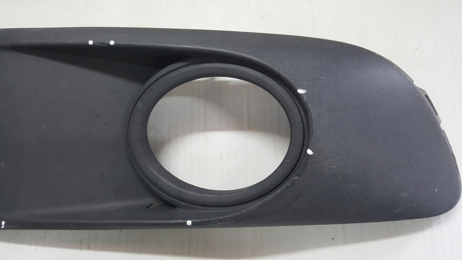 Kratka zderzaka prawy przód VW TOURAN CADDY 1T0853666S demontaż
