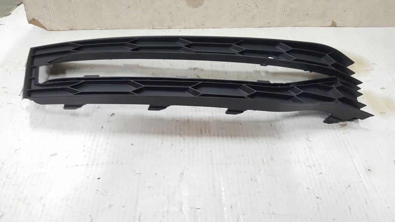 Kratka zderzaka lewy przód SKODA SUPERB III 3V0853665B demontaż