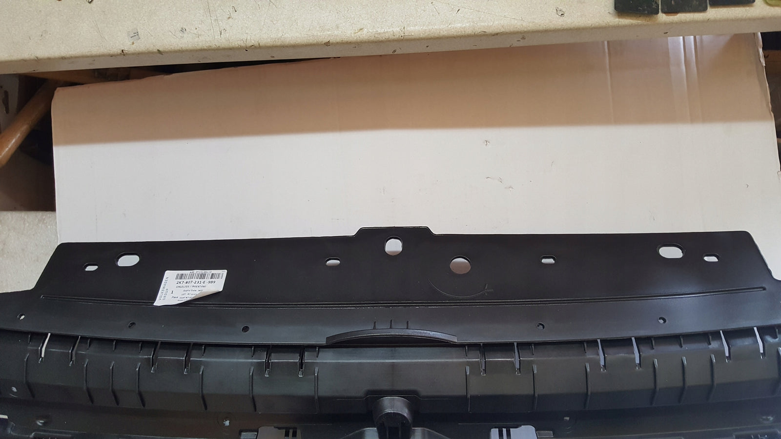 NOWE ORYGINALNE wzmocnienie atrapy grilla VW CADDY 2K7807231E