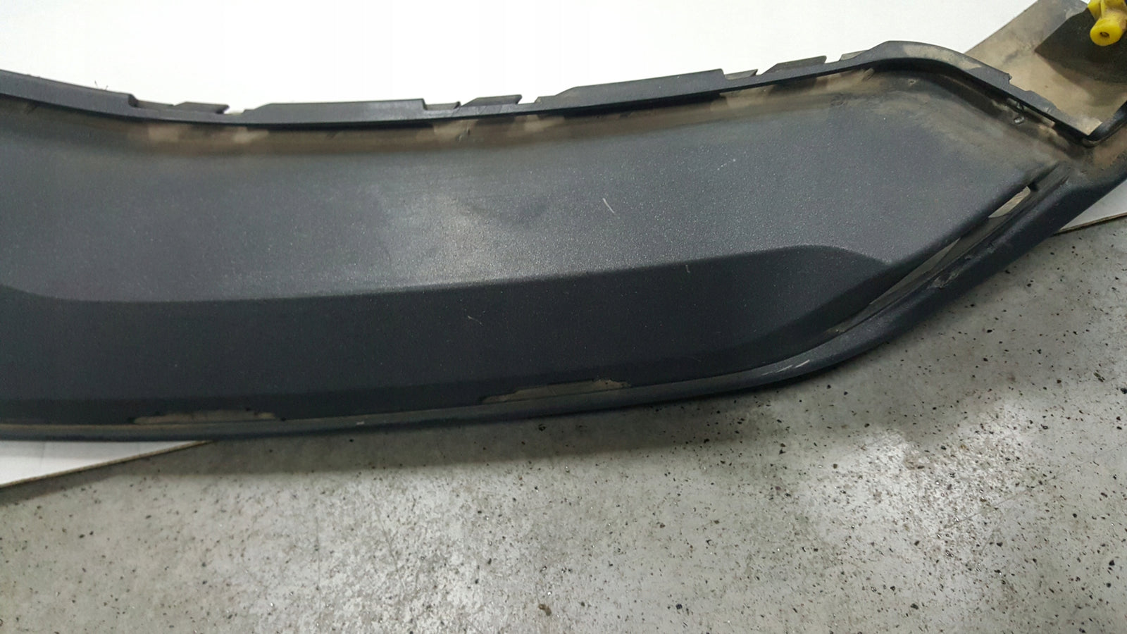 Narożnik listwa zderzaka lewy przód AUDI A4 (B9) ALLROAD 8W0807061B
