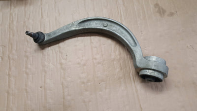 AUDI A4 B9 WAHACZ PRAWY PRZÓD 8W0407696B