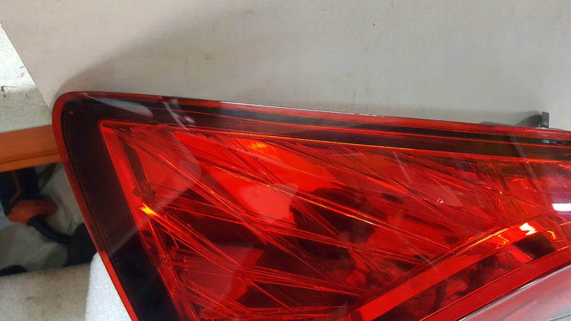 Tylna lewa lampa LED w błotnik SKODA SCALA 657945207B demontaż