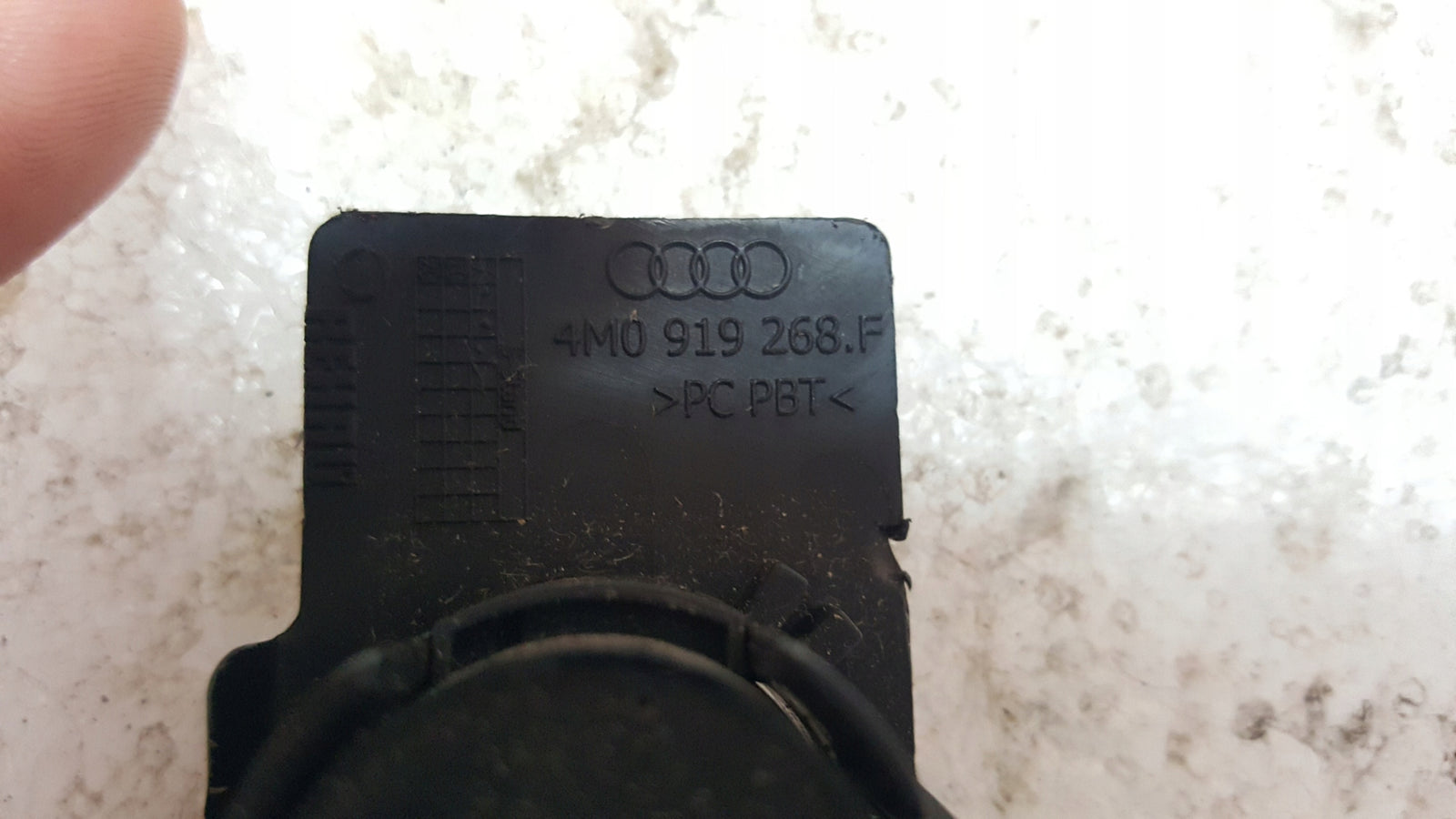 czujnik pdc przód prawy Audi Q7 4M 5Q0919275C z koszykiem 4M0919268F orygi