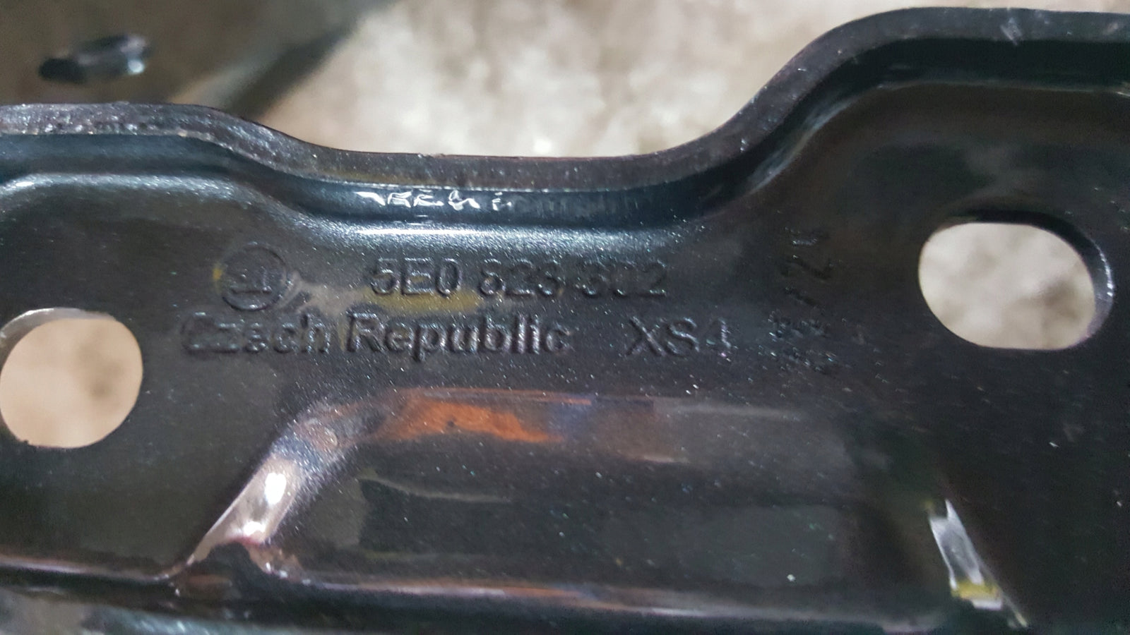 Skoda OE 5E0823301 5E0823302 zawias maski klapy pokrywy silnika NOWE