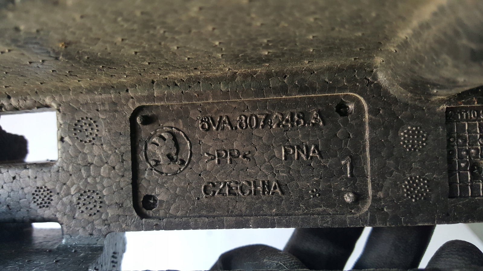 Absorber pianka zderzaka przedniego SKODA FABIA 6VA807248A demontaż