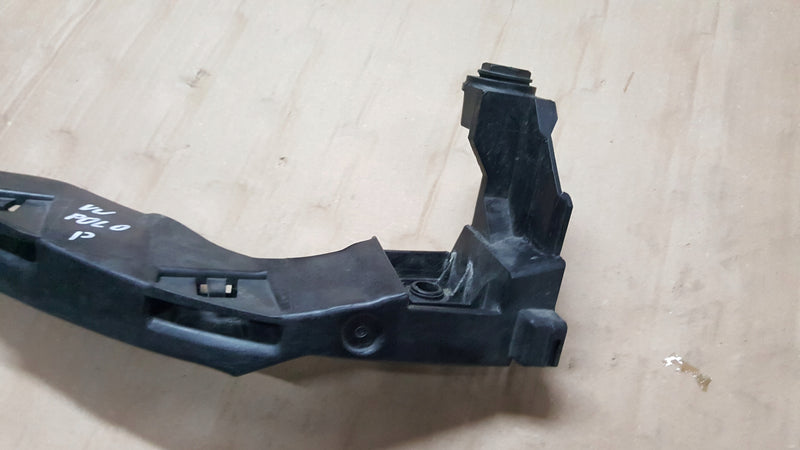 VW POLO VI 6 MOCOWANIE UCHWYT LAMPY PRAWY PRAWE PRZÓD PRZEDNIE 2G0805072B
