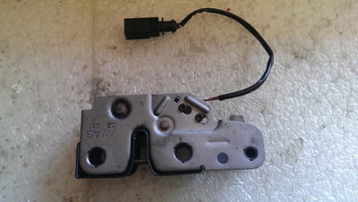 Zamek maski SKODA FABIA II ROOMSTER 5J0823509E