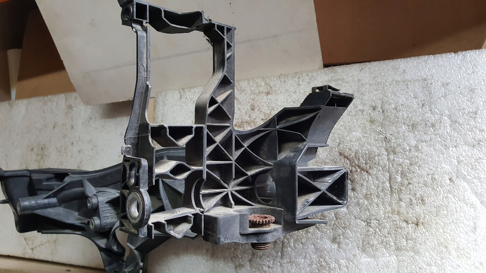 Uchwyt reflektora lewy Audi A5 S5 RS5 8T Lift 8T0805607D